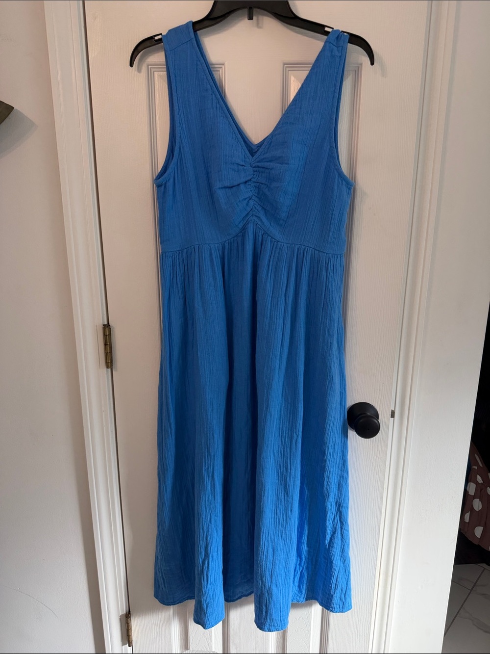 Sleeveless V-Neck Midi Dress in Vibrant Blue